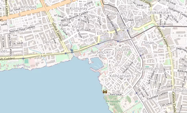 Kaartuitsnede van de oude haven van Antalya onder Kaleiçi, met de pin op de haven