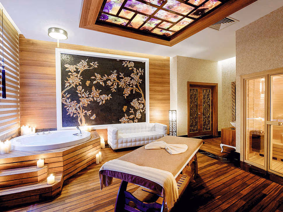 Spabehandelruimte met massagetafel in Delphin Imperial Lara