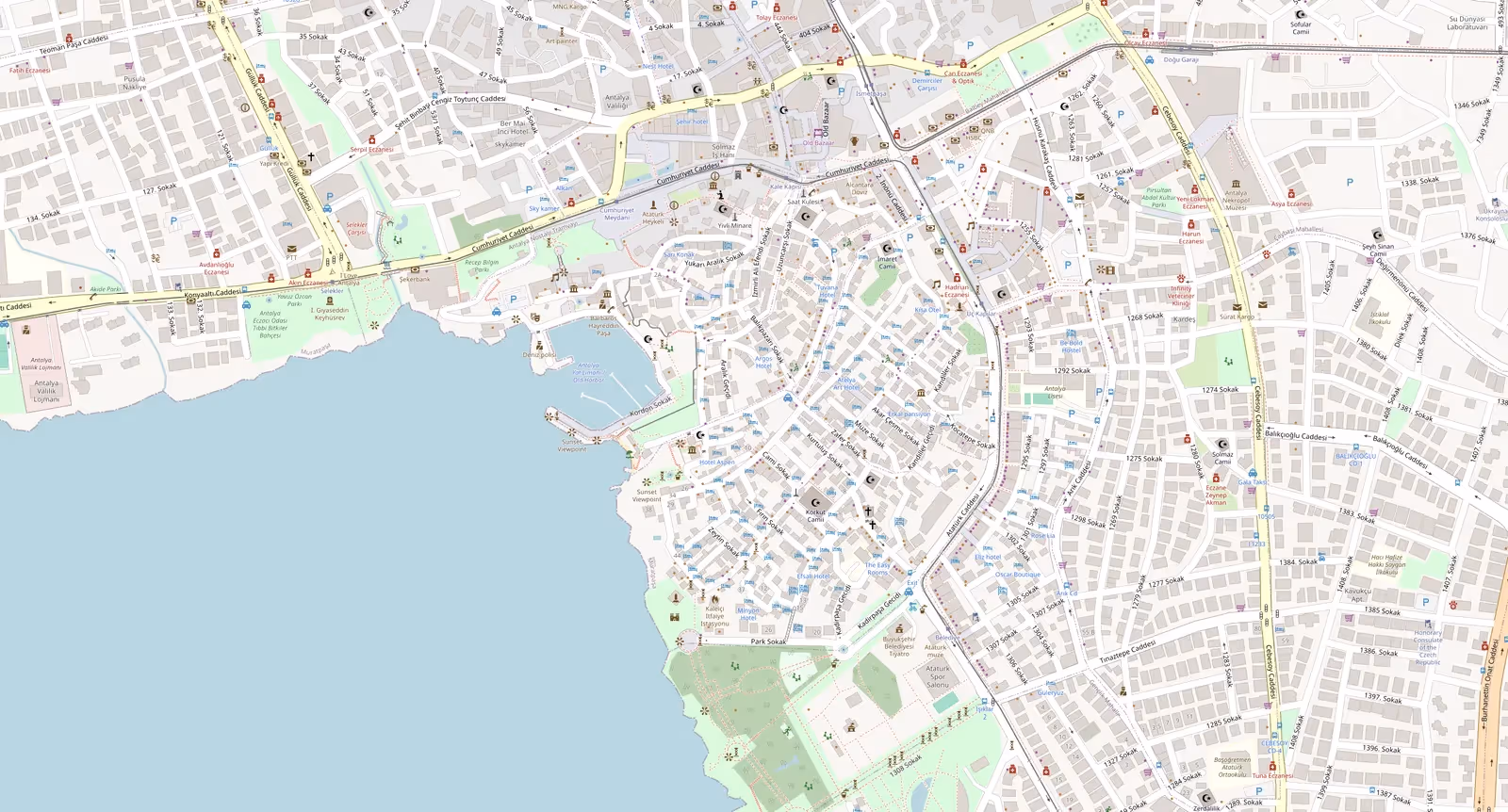 Kaart van Kaleiçi, de oude stad van Antalya, met de haven, de stadsmuren, het Karaalioğlu-park en de straten van het centrum