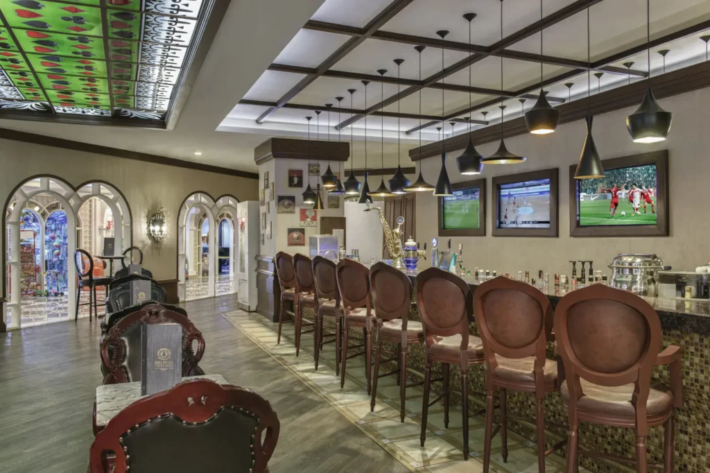 De bar in delphin imperial