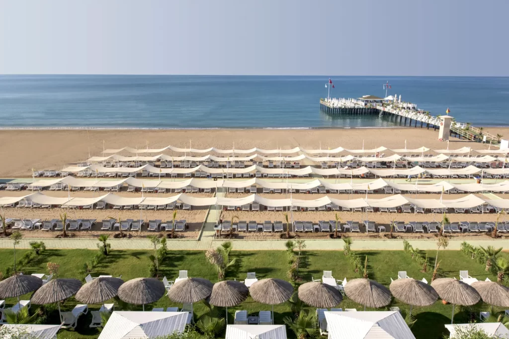 Het strand van hotel delphin imperial in turkije